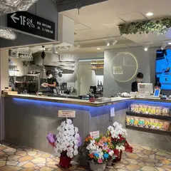 MOON and BACK 阪急オアシス神戸三宮店