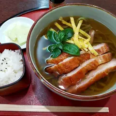 石の湯伊の前