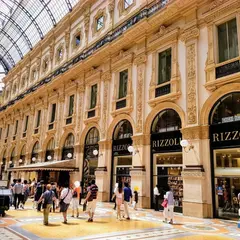 Prada Milano Galleria Donna