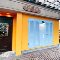 FKm（エフケーメゾン）新潟ジェラート&パイ専門店