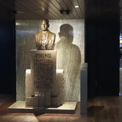 地下鉄の父早川徳次銅像