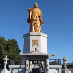 日蓮聖人佐渡銅像