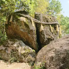 破磐神社われ岩