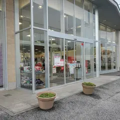 CASUAL & SHOESアベイル鶴田店