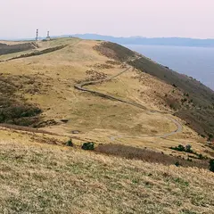 汐首山