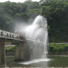 ゆ～らぎ橋の大噴水