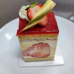 Pâtisserie Luxlation (リュクレシオン)