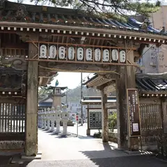 誕生寺総門