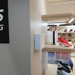 アシックスウォーキング イグジットメルサ銀座