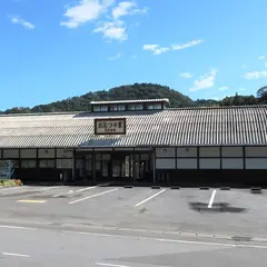 駐車場(道の駅おおつの里 花倶楽部)