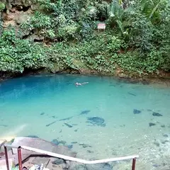 セント・ハーマンズ・ブルー・ホール国立公園
