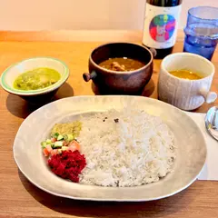 Curry & natural wine ねこちぐら