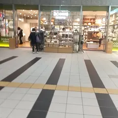 3COINS OOOPS! ルクア大阪店