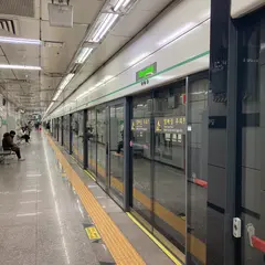 Wangsimni Station