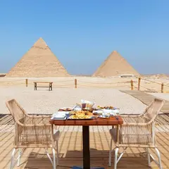 9 Pyramids Lounge