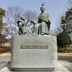 徳川斉昭公・七郎麻呂 (慶喜公) 像