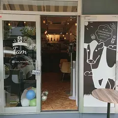 fam toiyacho cafe