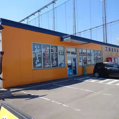 トナミ食品工業㈱ 本部追分工場直売店
