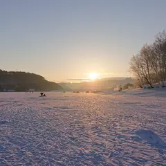 岩洞湖