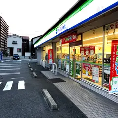ファミリーマート 港築盛店