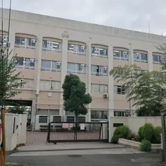 川崎市立西高津中学校