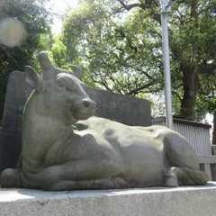 牛嶋神社 包丁塚の牛像