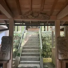 龍間神社