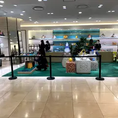 ロエベ 阪急梅田店