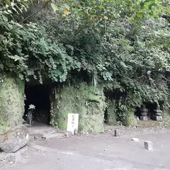 北条政子・源実朝墓