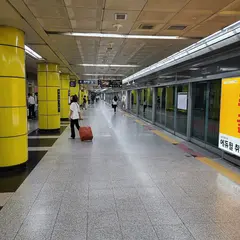石村駅（Seokchon Station）