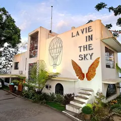 La Vie in the Sky