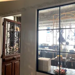 antique Salon