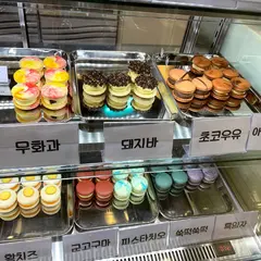 카페 로얄마카롱 신사역점
