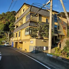 波満の家