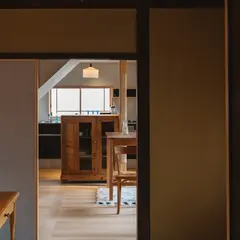 une