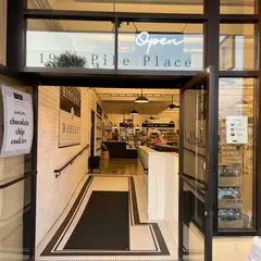 Kitchen & Market