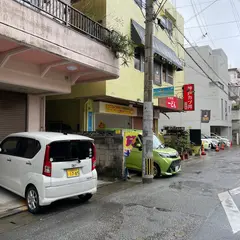 ニコニコレンタカー那覇泉崎店