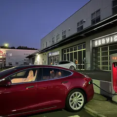 Tesla充電スタンド