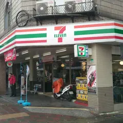 7-ELEVEN(龍京門市)