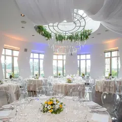 Tančící dům - Ginger & Fred Restaurant