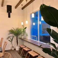 カフェ＆バーがじまる