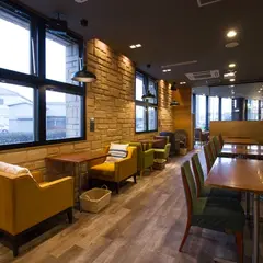 カフェ＆ダイニング イースト