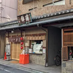 （株）いづ萬