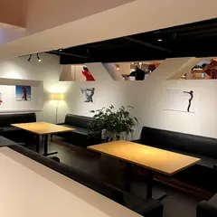 カフェ ダイニング ＆ バー コーニッシュ