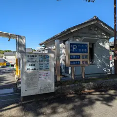 正門前駐車場