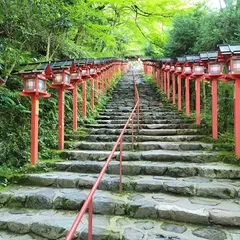 貴船神社 灯篭階段