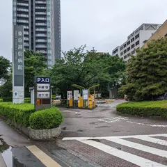 東京逓信病院診療棟駐車場