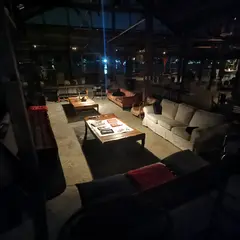 バーン リムナム タラートノイ