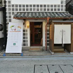 ももくり美術館 木のおもちゃ販売