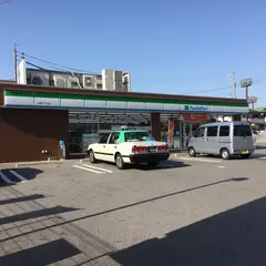 ファミリーマート 大府アラタ店